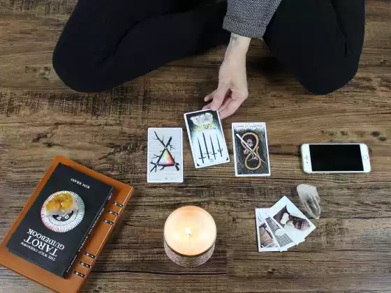 Lectura de Tarot de Luna Llena en Libra