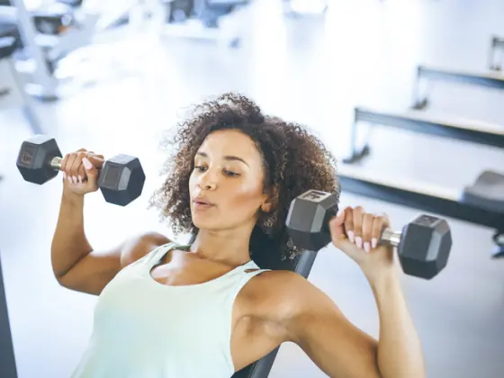 Latihan Ketahanan Badan dengan Dumbbells